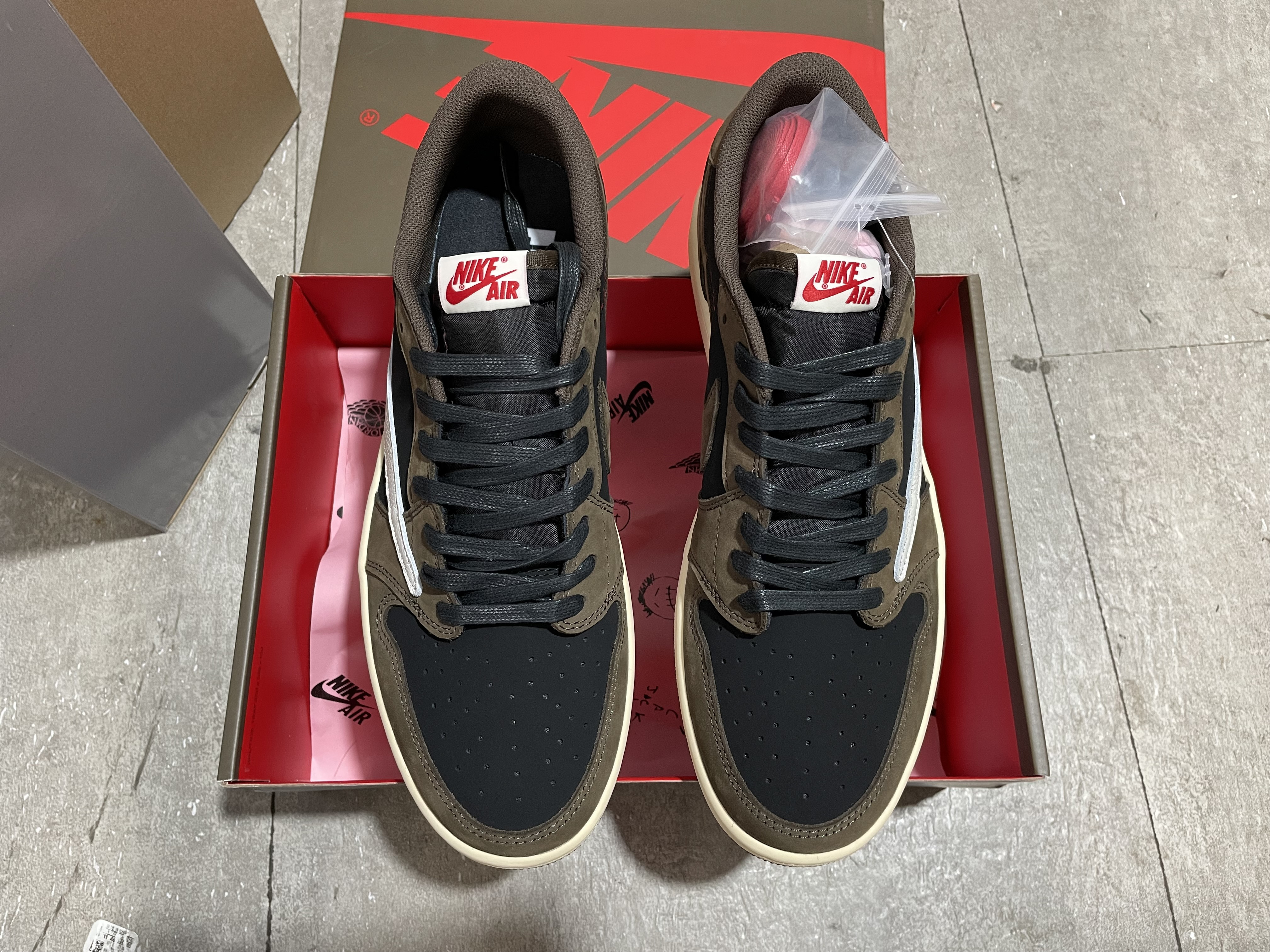 Travis Scott x Air Jordan 1 Low Mocha CQ4277-001